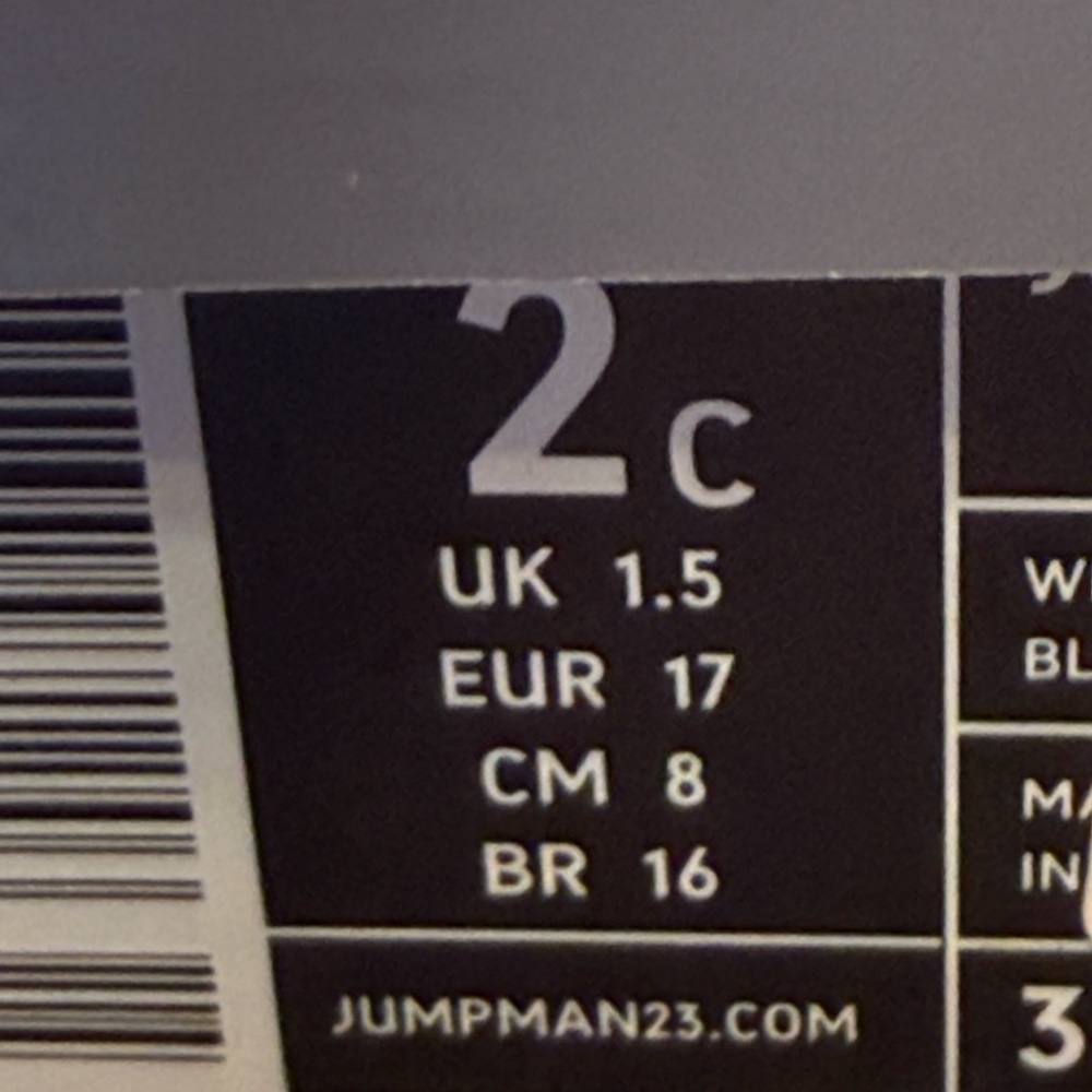 Jordan Kids Sneakers in White and Red - Picture 4 of 4